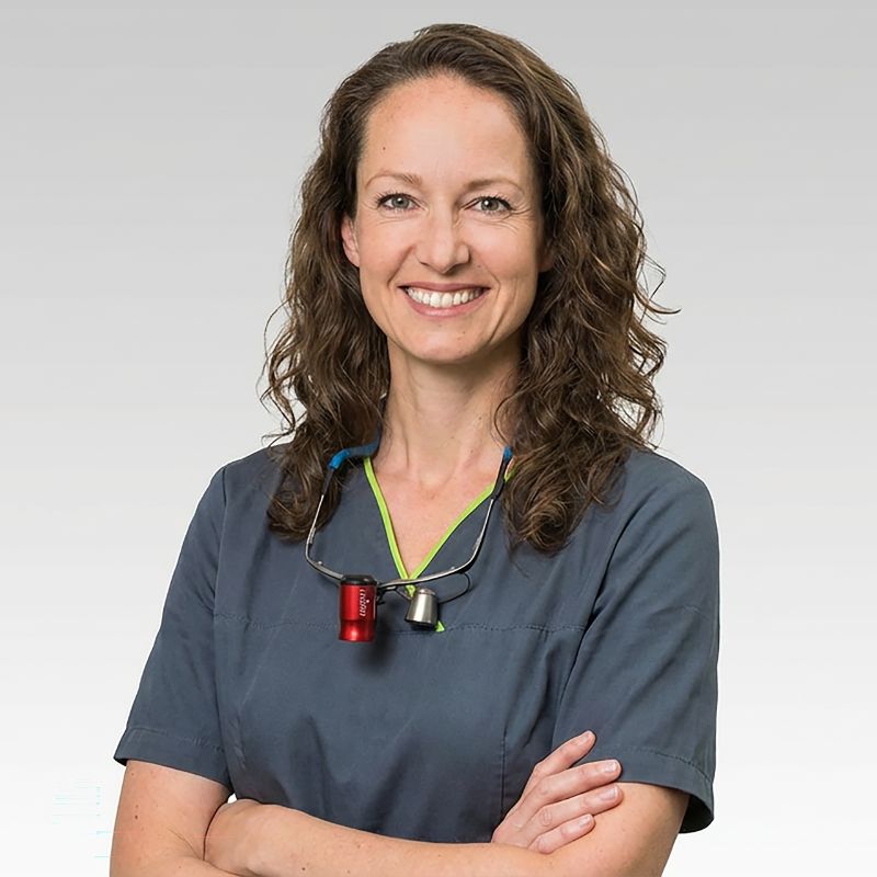 Dr. Julia Busse